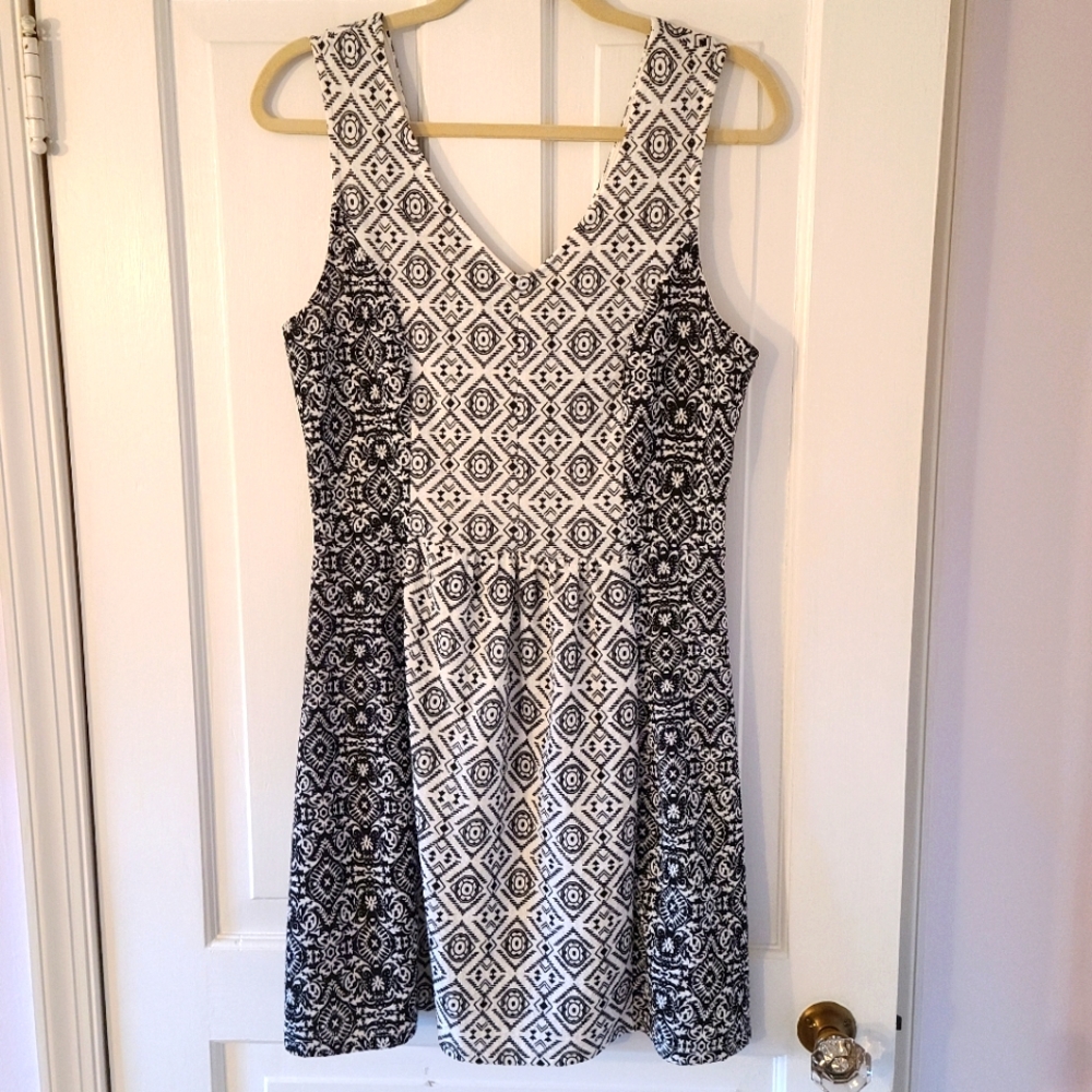 Summer dress black and white